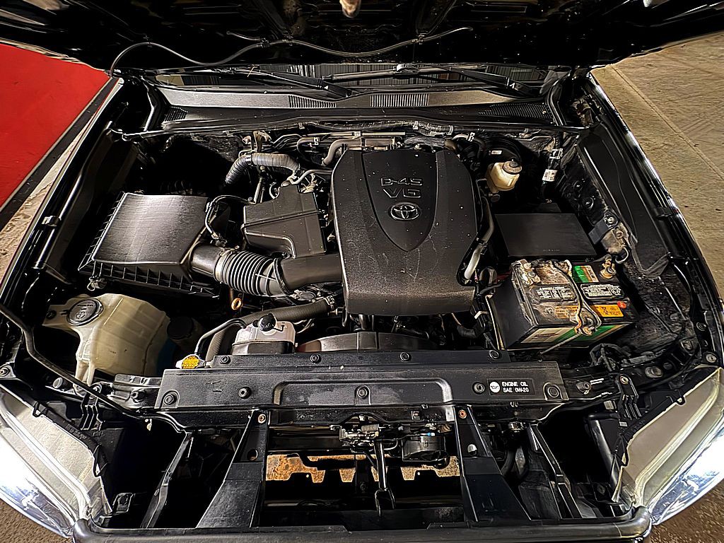 2017 Toyota Tacoma Image 2