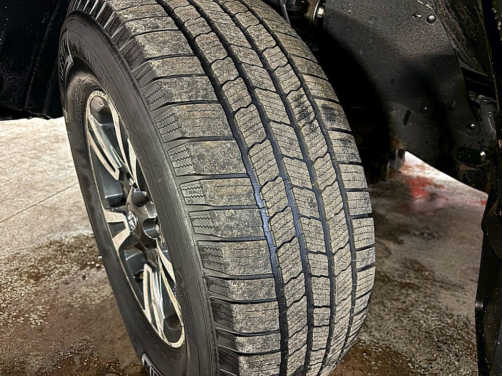 2017 Toyota Tacoma Image 3