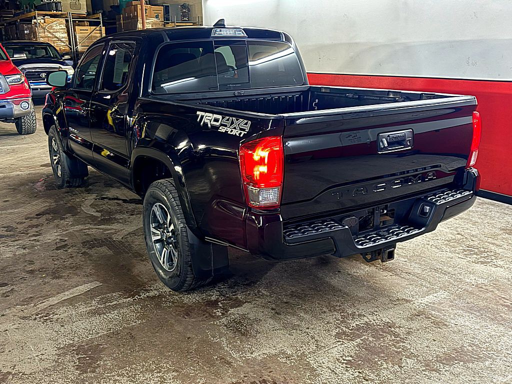 2017 Toyota Tacoma Image 5