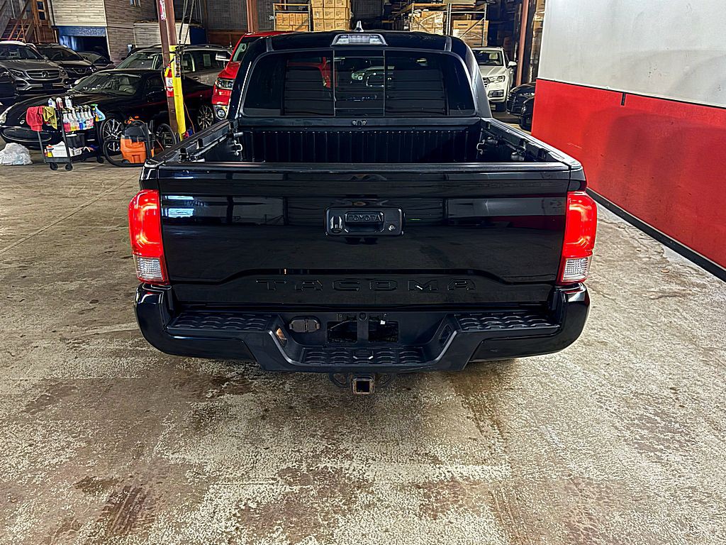 2017 Toyota Tacoma Image 6