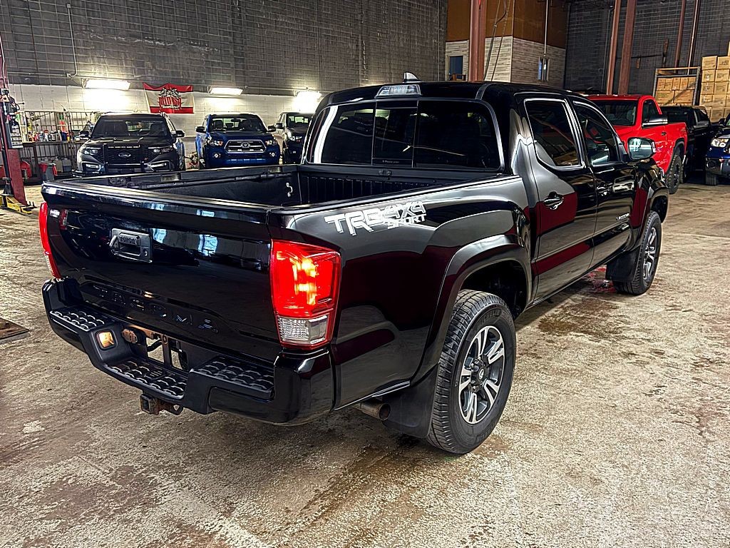 2017 Toyota Tacoma Image 7