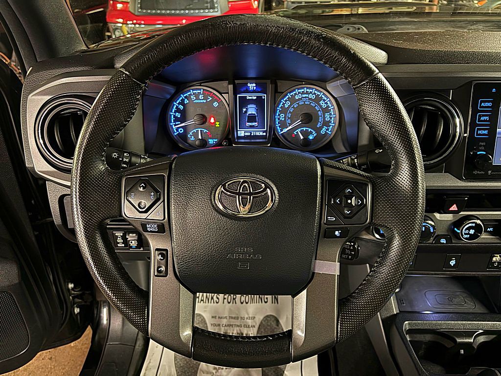 2017 Toyota Tacoma Image 11