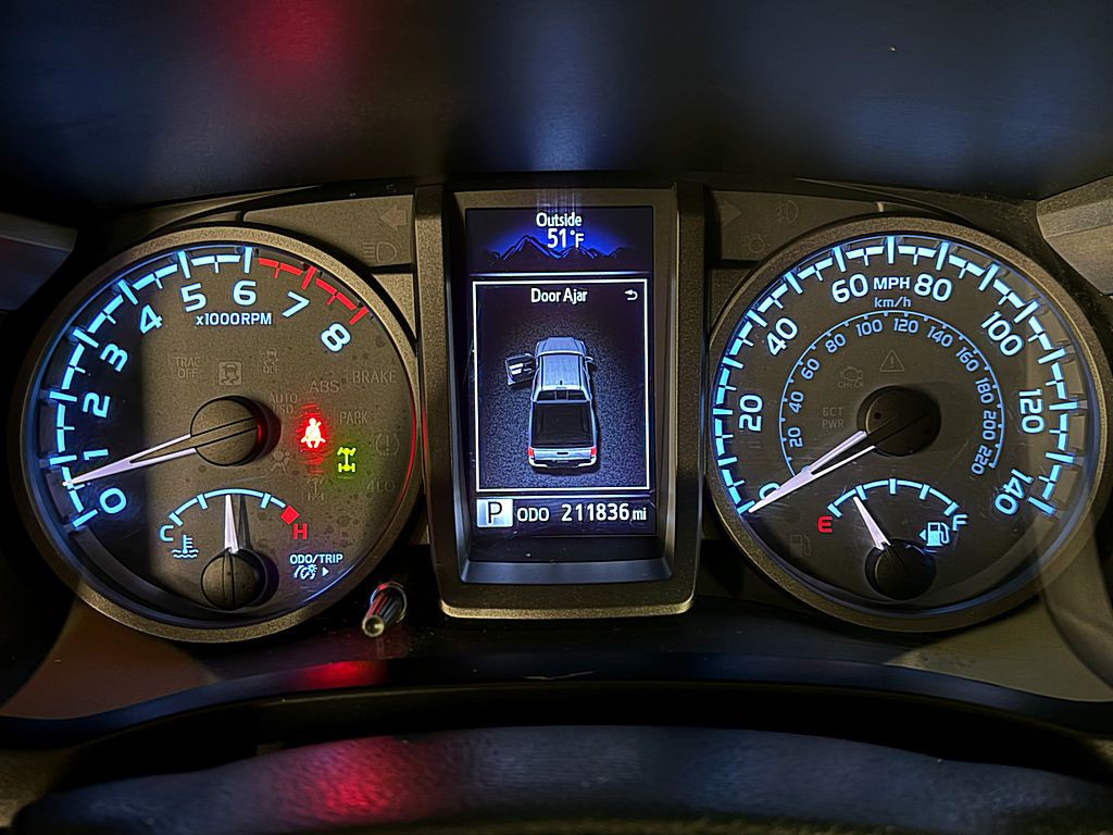 2017 Toyota Tacoma Image 12