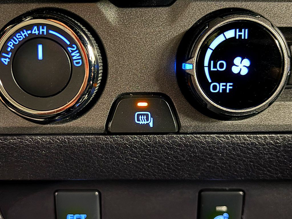 2017 Toyota Tacoma Image 16