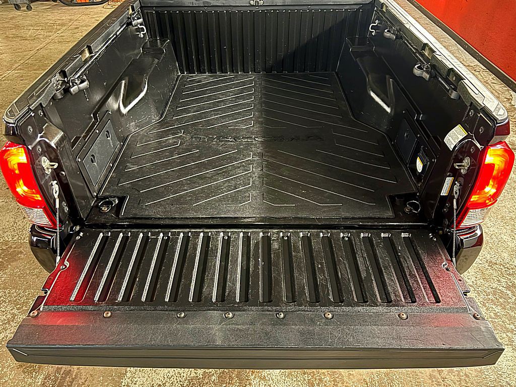 2017 Toyota Tacoma Image 20