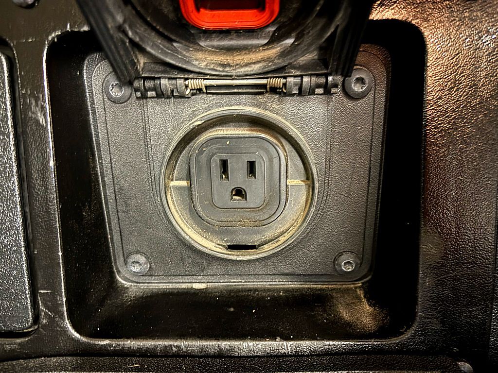 2017 Toyota Tacoma Image 21