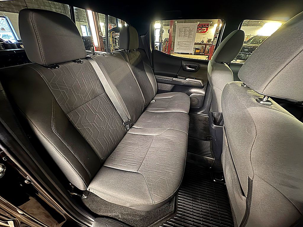 2017 Toyota Tacoma Image 22