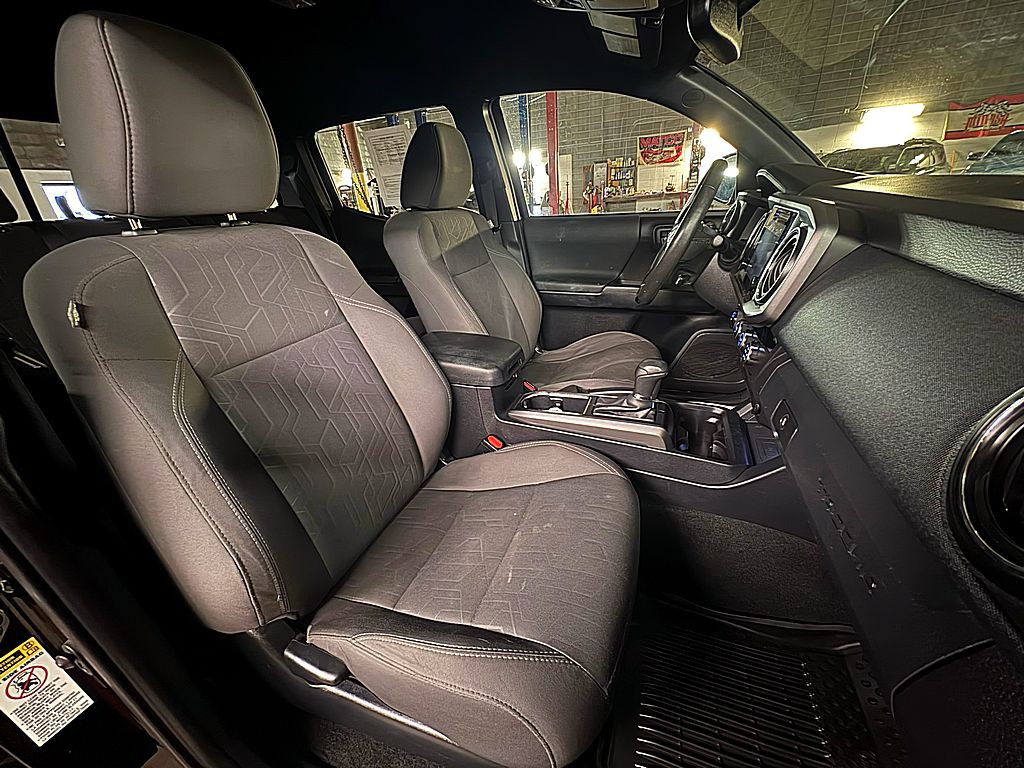 2017 Toyota Tacoma Image 23