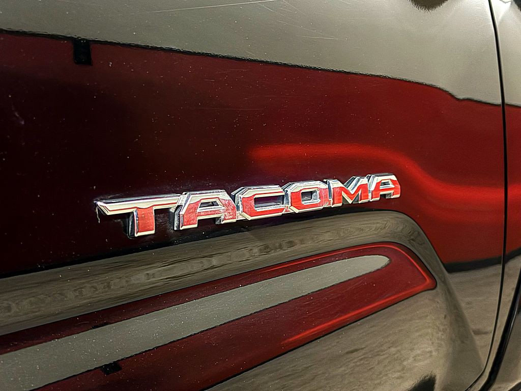 2017 Toyota Tacoma Image 25