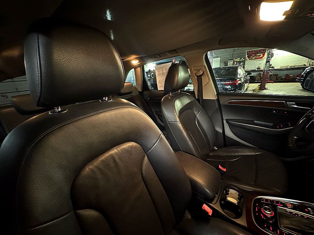2010 Audi Q5 Image 25