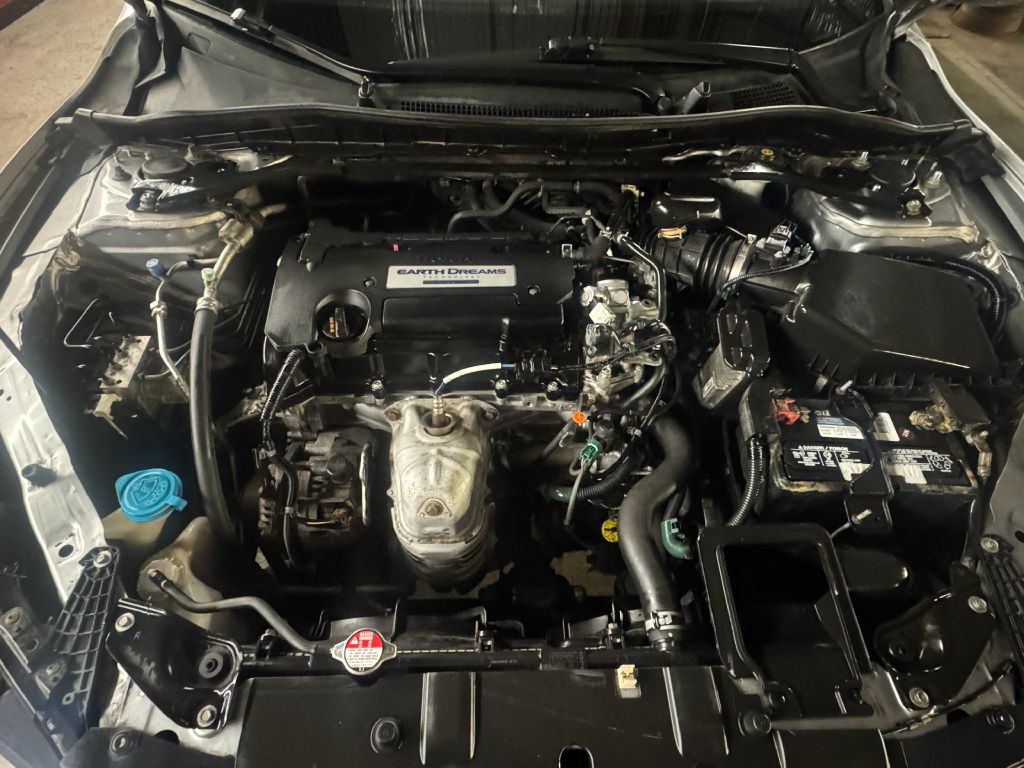 2016 Honda Accord Image 2