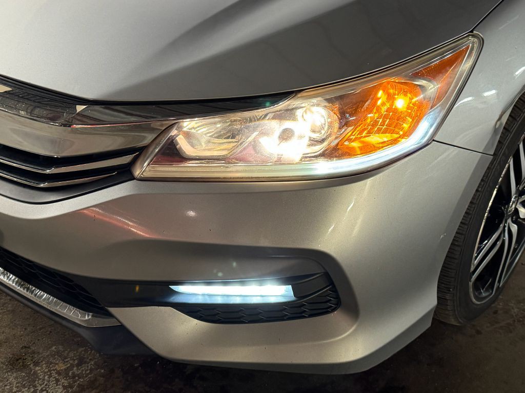 2016 Honda Accord Image 30