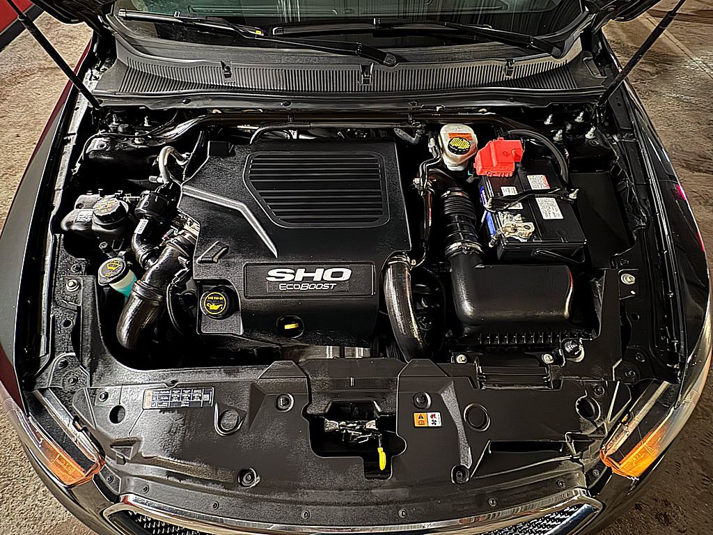 2015 Ford Taurus Image 2