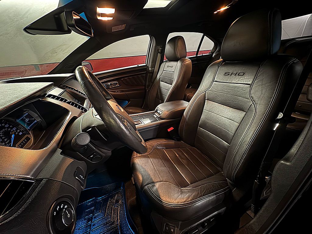 2015 Ford Taurus Image 10