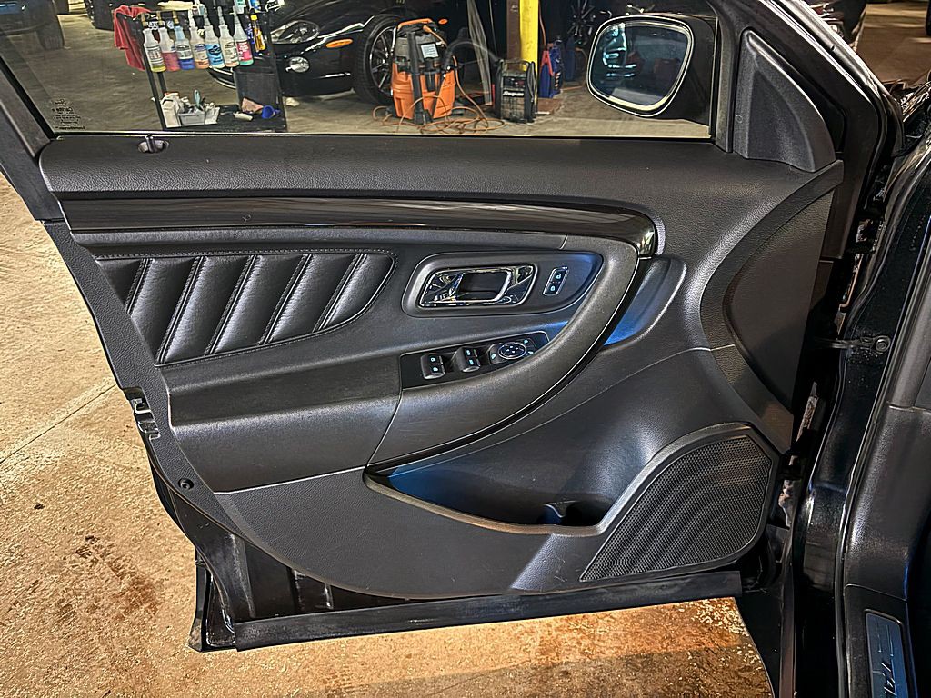 2015 Ford Taurus Image 19