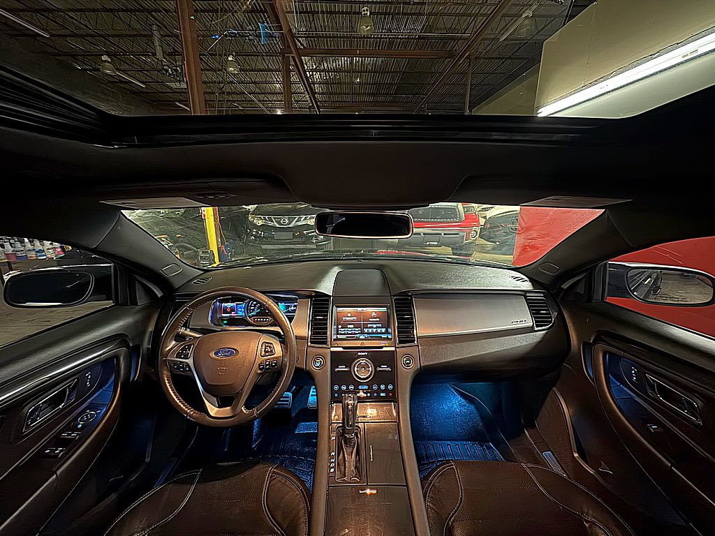 2015 Ford Taurus Image 20