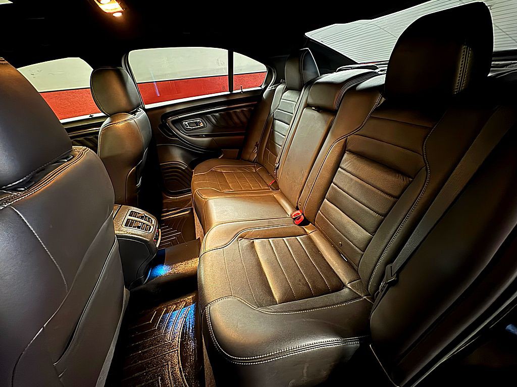 2015 Ford Taurus Image 22