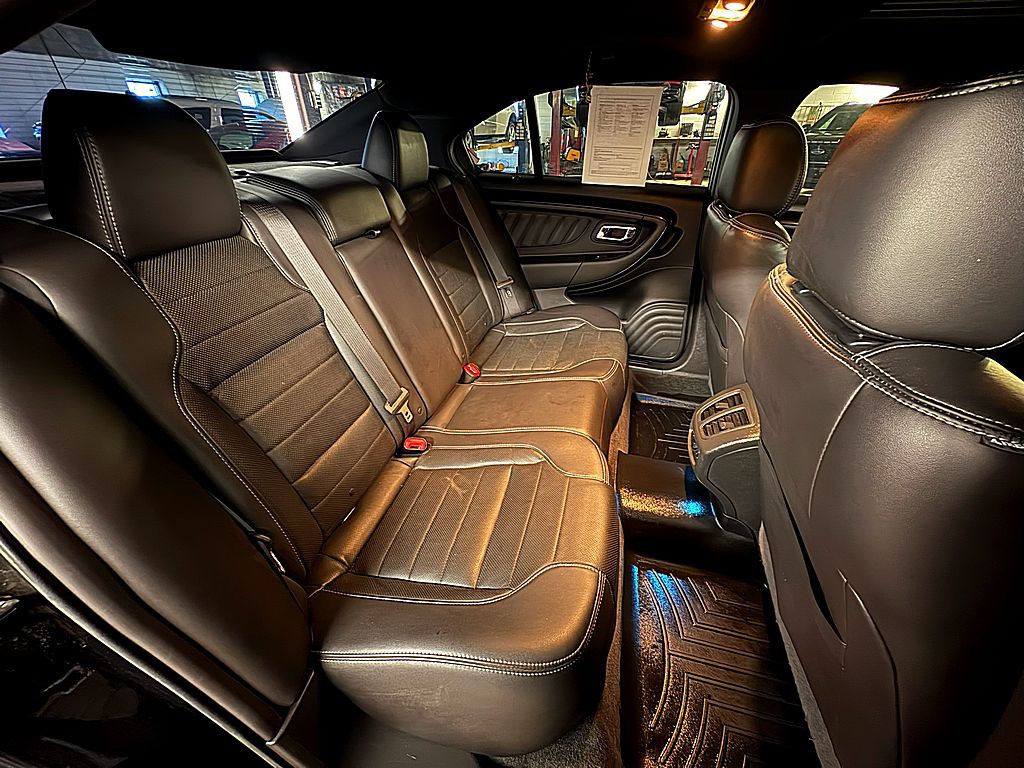 2015 Ford Taurus Image 24