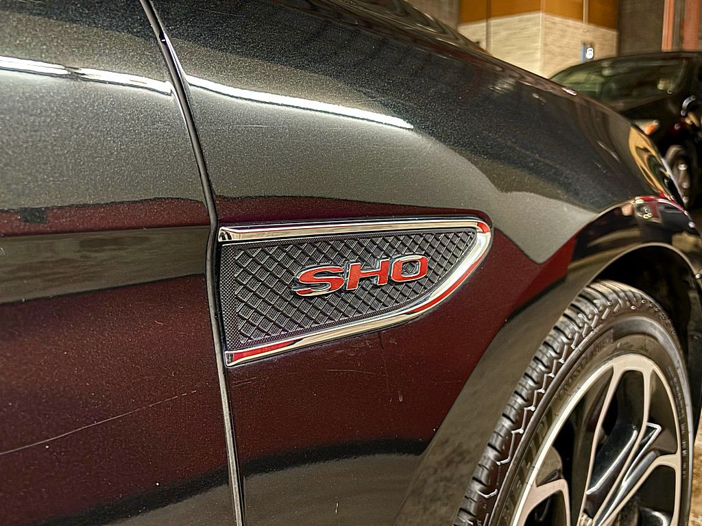 2015 Ford Taurus Image 28