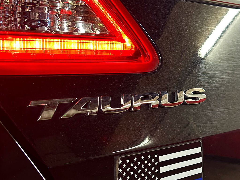 2015 Ford Taurus Image 29