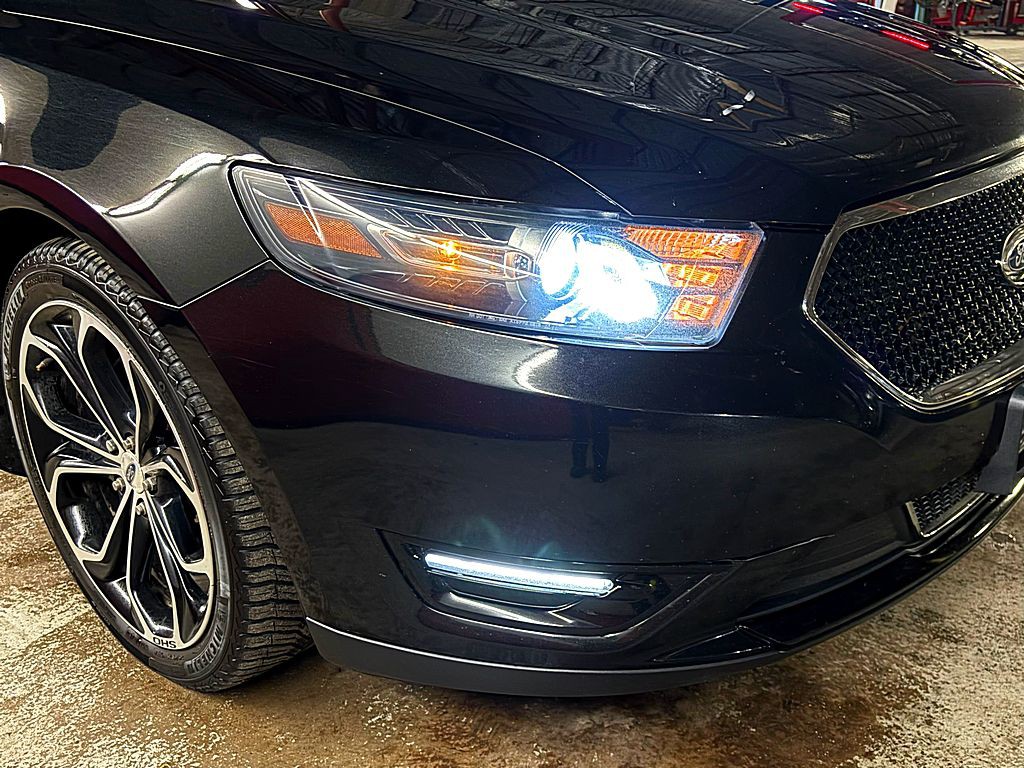 2015 Ford Taurus Image 31