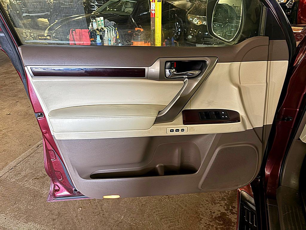 2015 Lexus GX Image 20