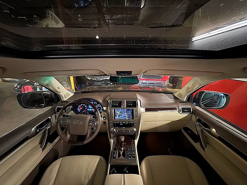 2015 Lexus GX Image 21