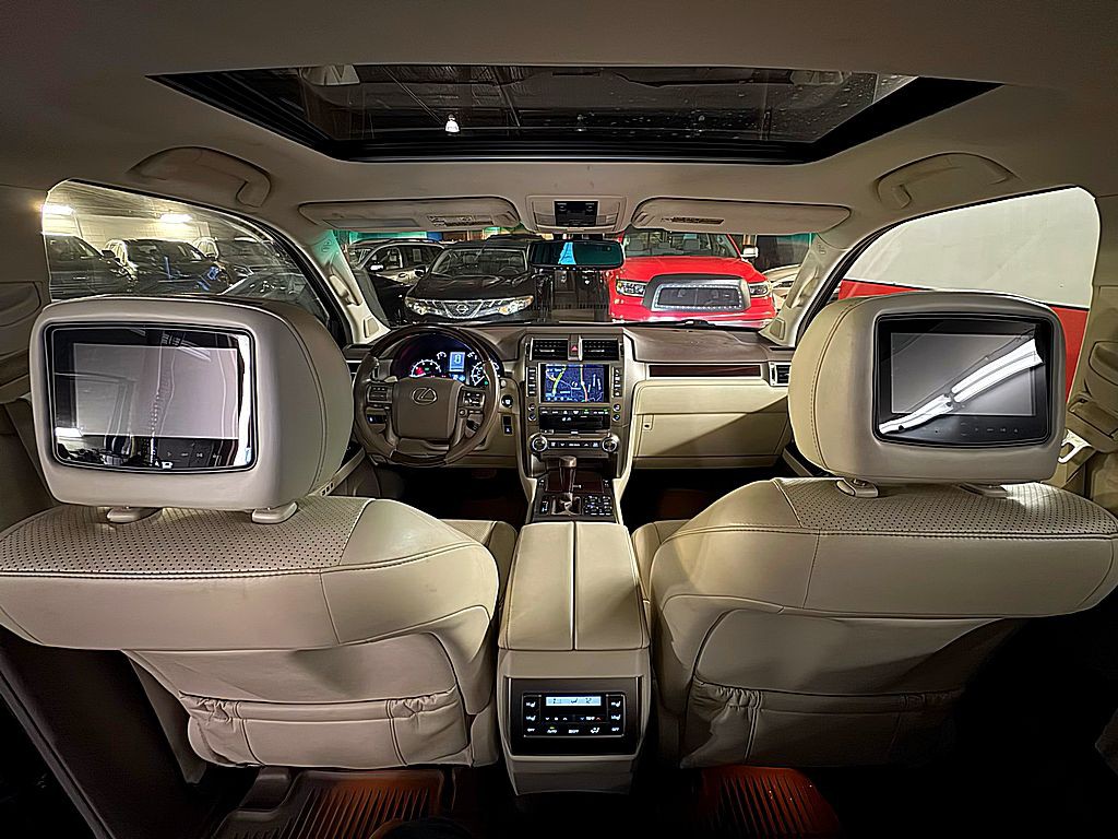 2015 Lexus GX Image 24