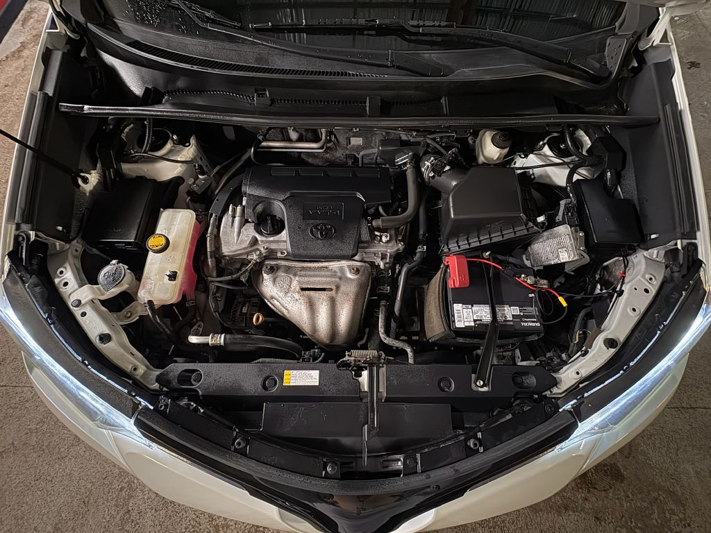 2017 Toyota Rav4 Image 2