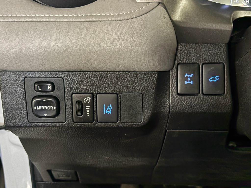 2017 Toyota Rav4 Image 17