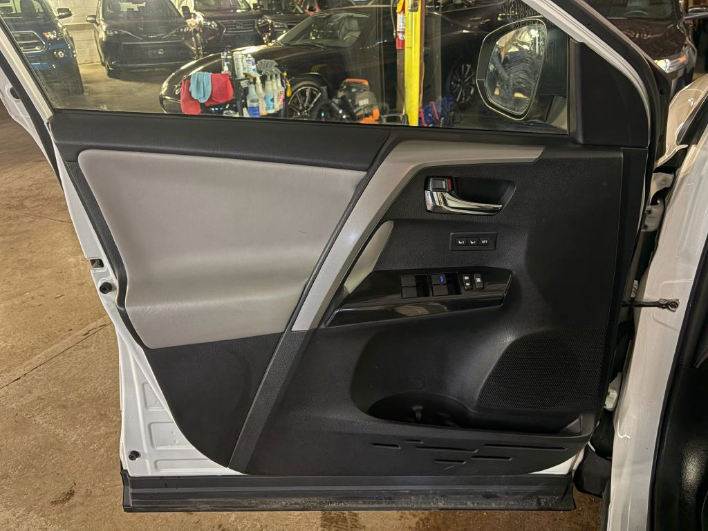 2017 Toyota Rav4 Image 18