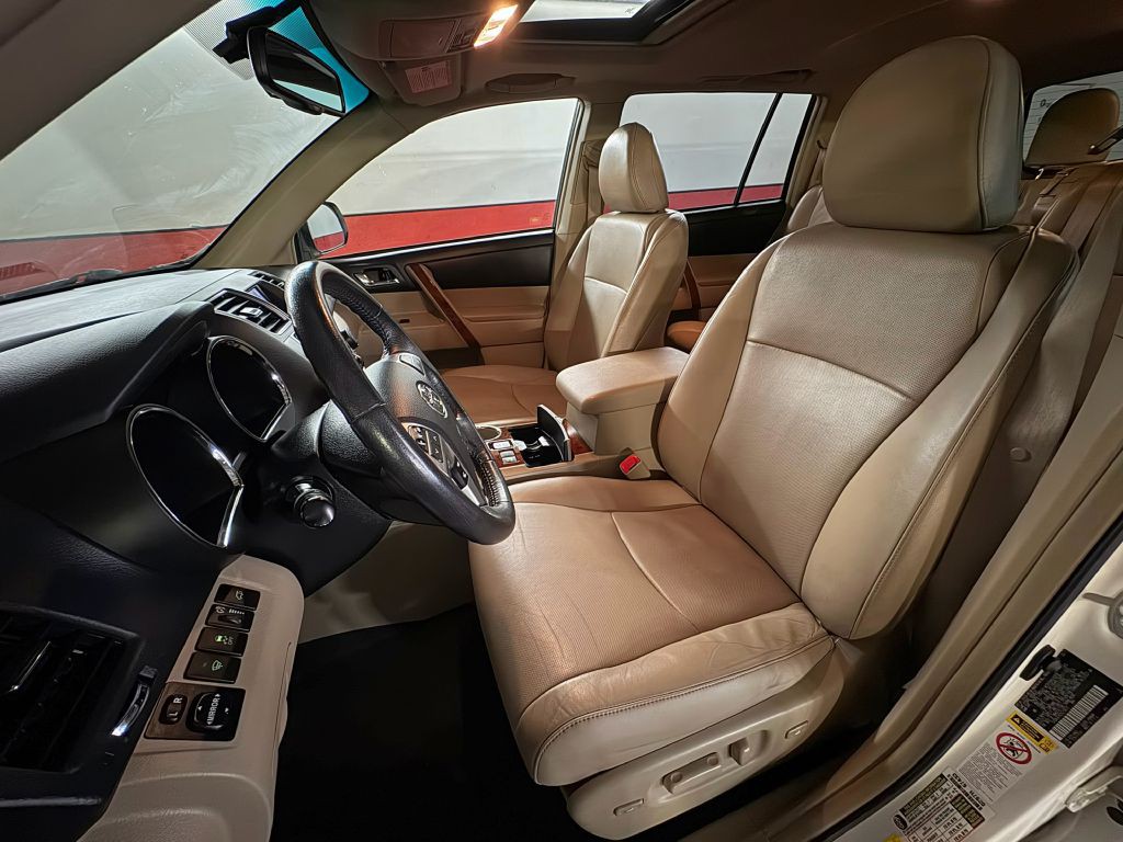 2013 Toyota Highlander Image 10