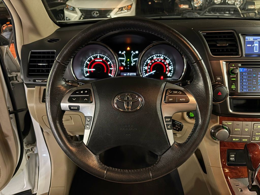 2013 Toyota Highlander Image 11