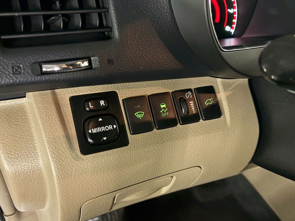 2013 Toyota Highlander Image 17