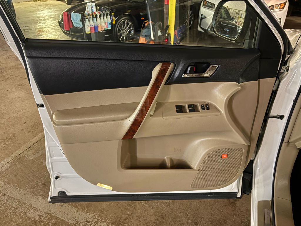 2013 Toyota Highlander Image 18