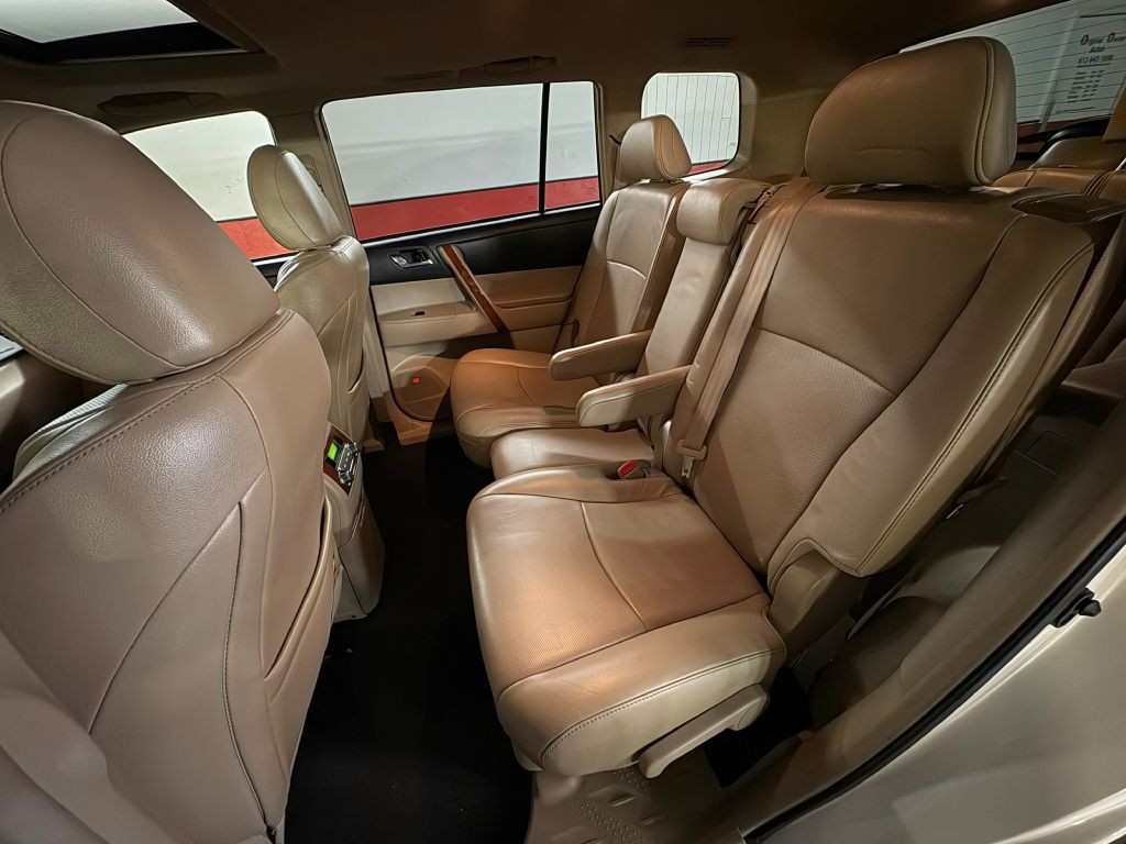 2013 Toyota Highlander Image 21