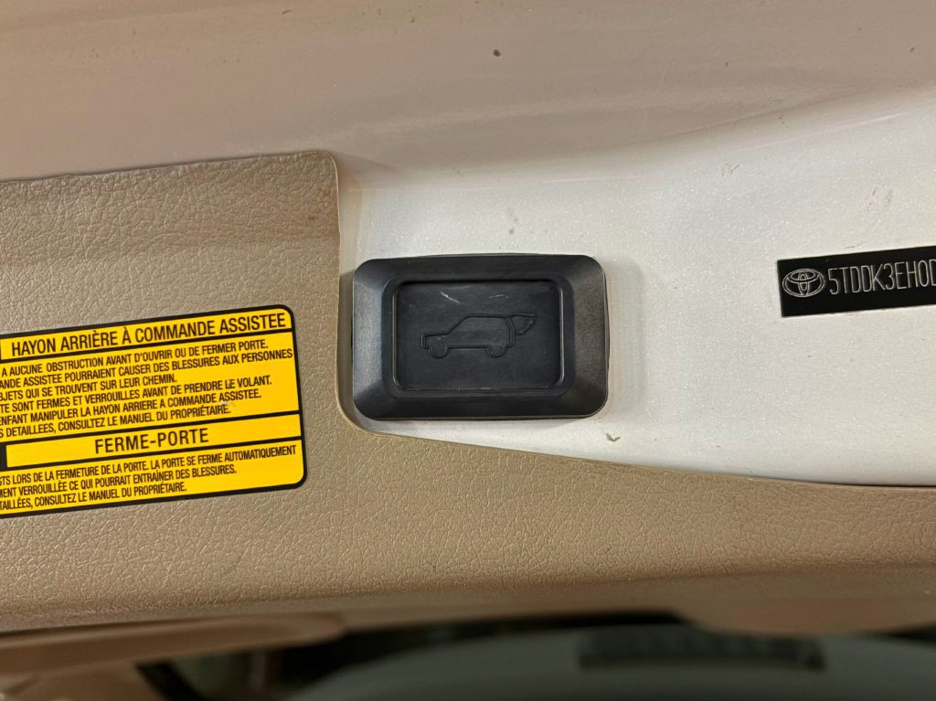2013 Toyota Highlander Image 24