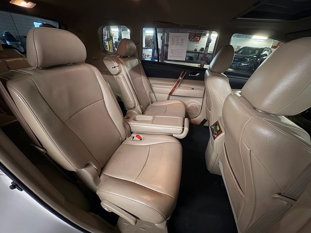 2013 Toyota Highlander Image 26