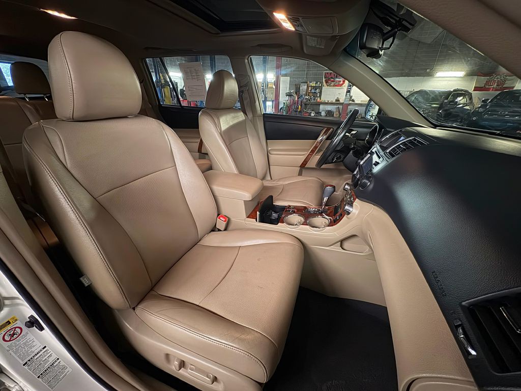 2013 Toyota Highlander Image 27
