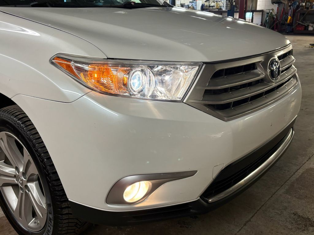 2013 Toyota Highlander Image 32
