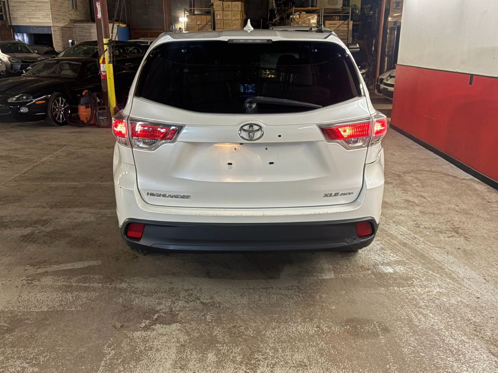2015 Toyota Highlander Image 6