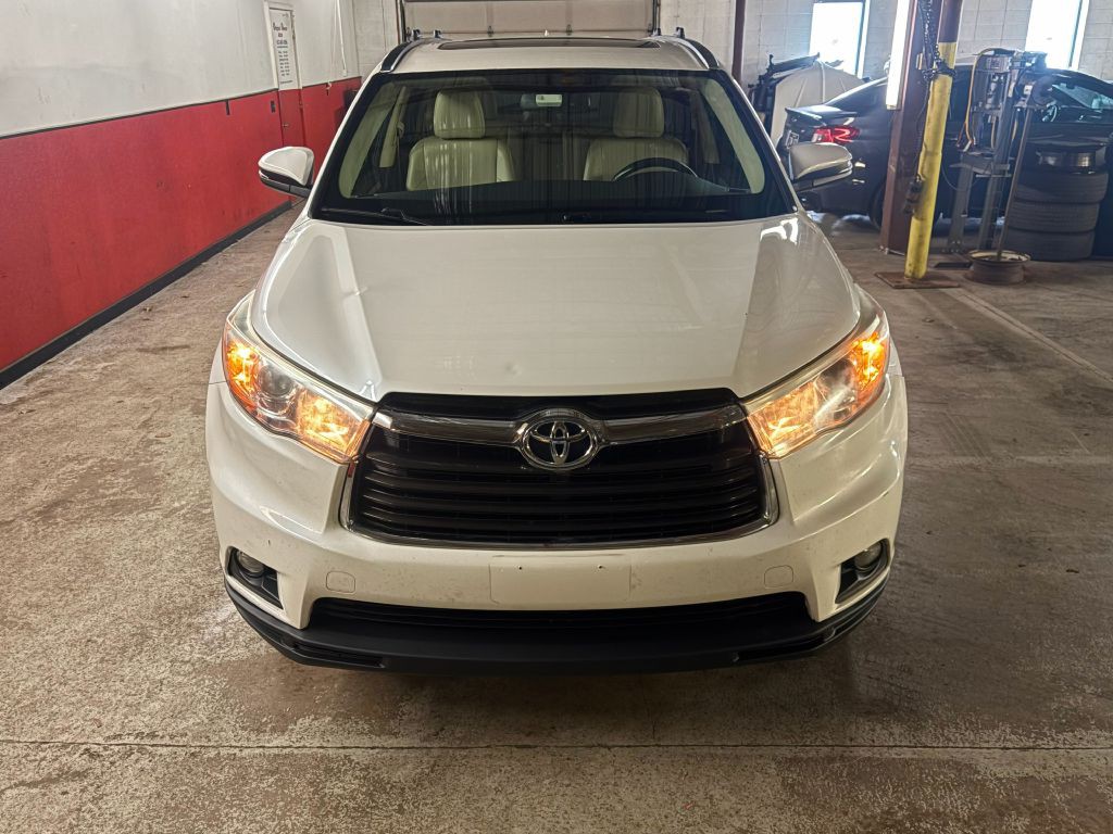 2015 Toyota Highlander Image 9
