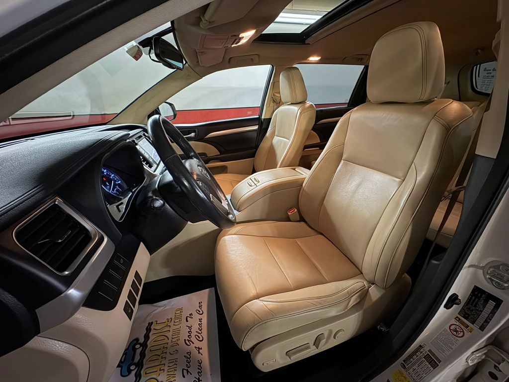 2015 Toyota Highlander Image 10