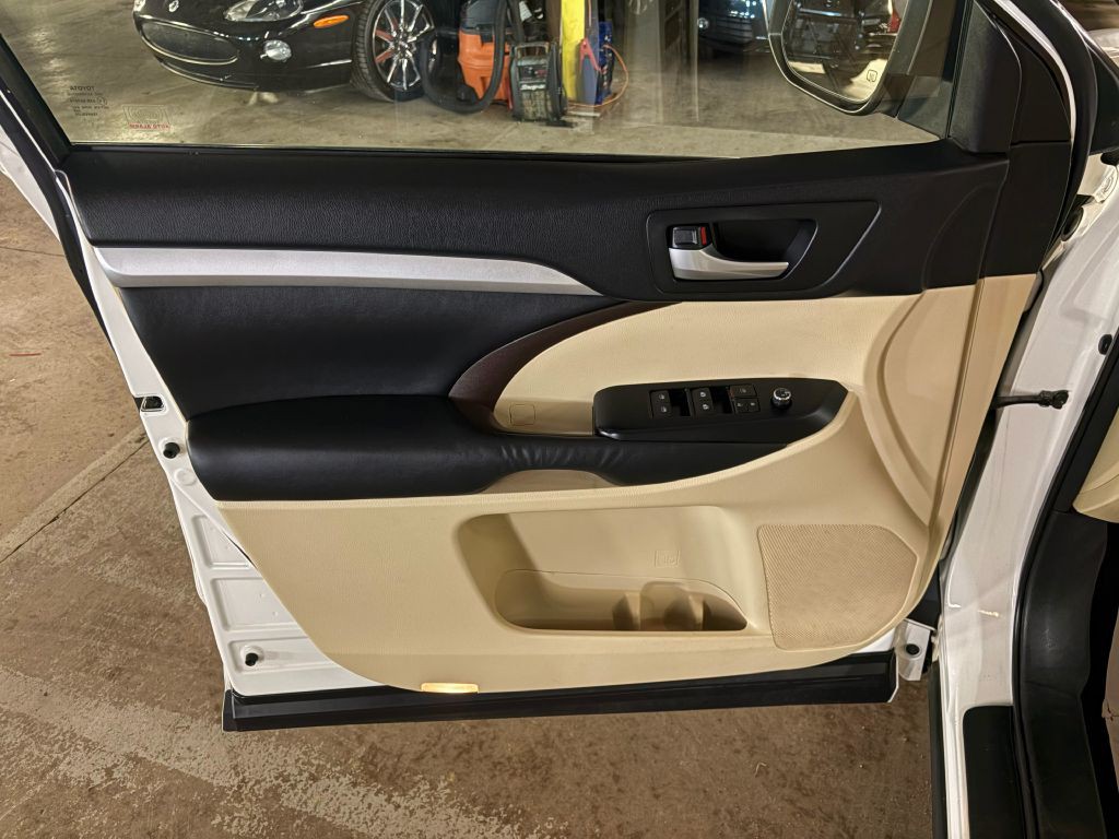 2015 Toyota Highlander Image 20