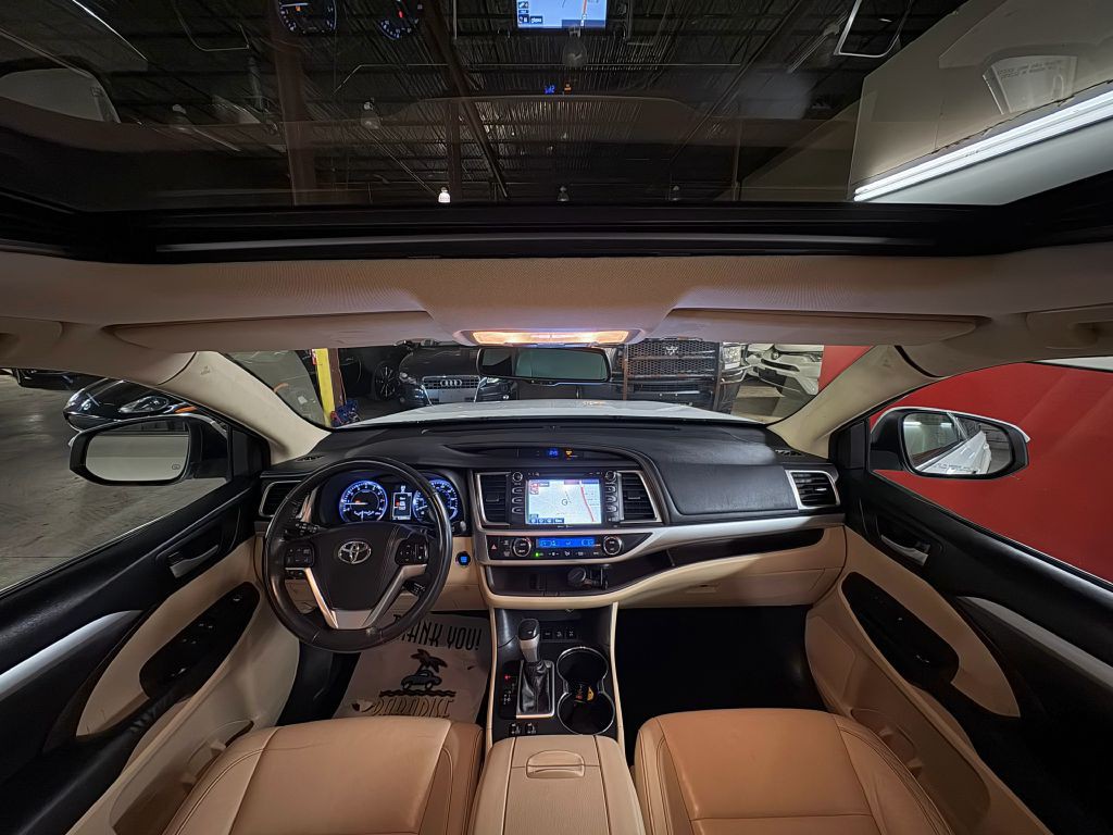 2015 Toyota Highlander Image 21