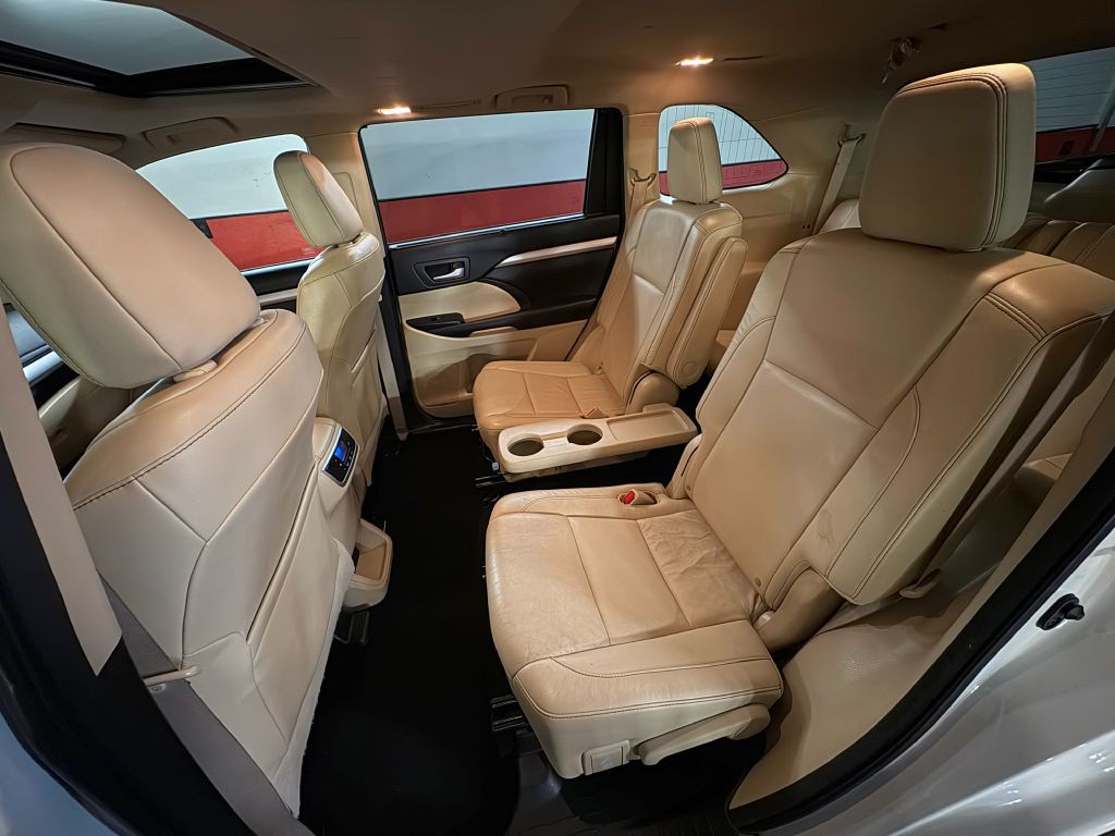 2015 Toyota Highlander Image 22