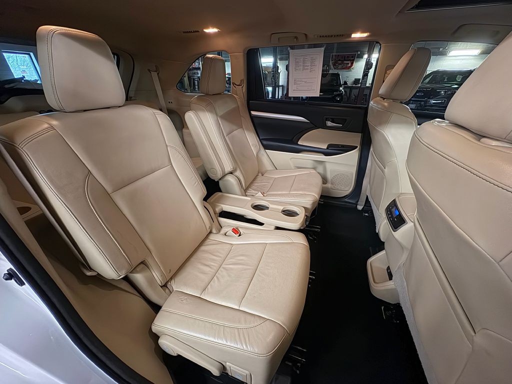 2015 Toyota Highlander Image 27