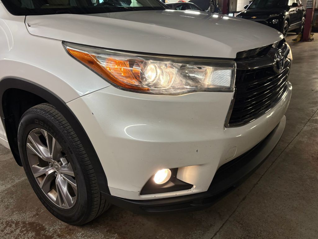 2015 Toyota Highlander Image 32