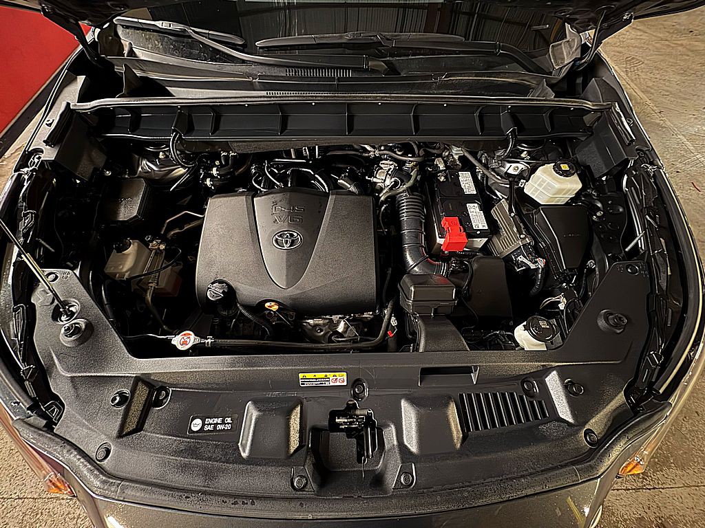 2021 Toyota Highlander Image 2