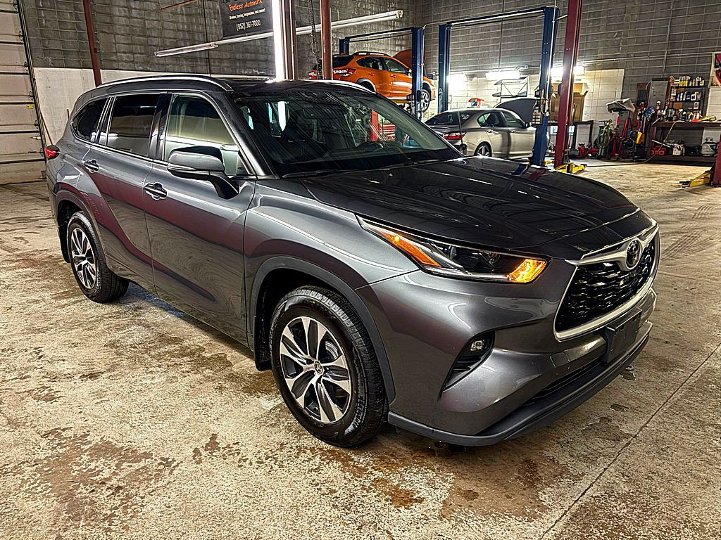 2021 Toyota Highlander Image 8